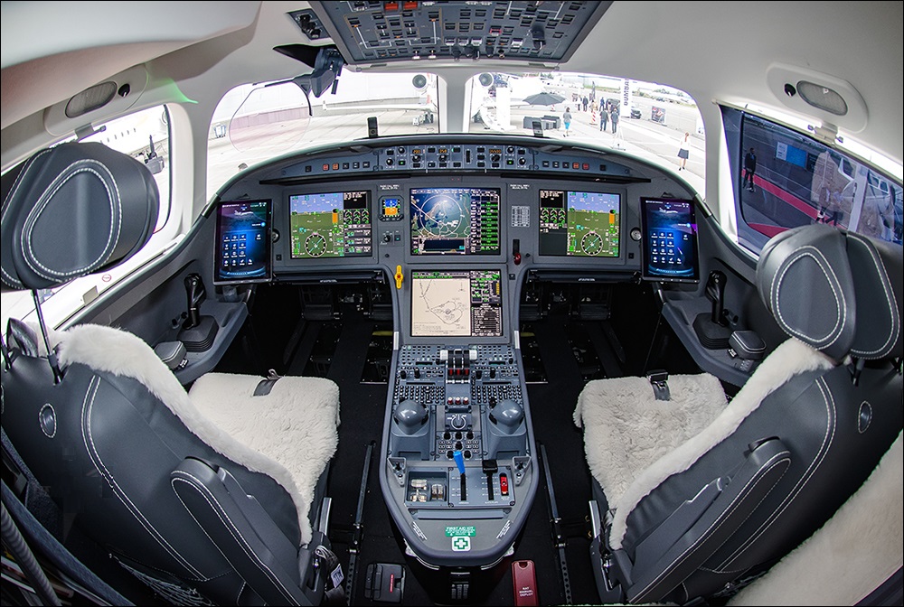 foto dell'aeromobile Dassault Falcon 8X