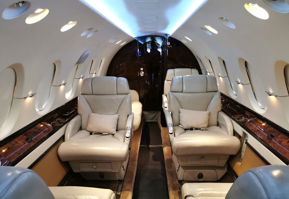 jet aziendale Beechcraft Hawker 800 XP